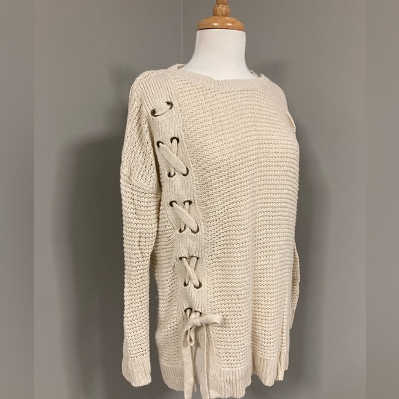 Cream Coloured Tunic Sweater w Lace up detail - Maurice's Size M - oversize - Picture 2 of 7
